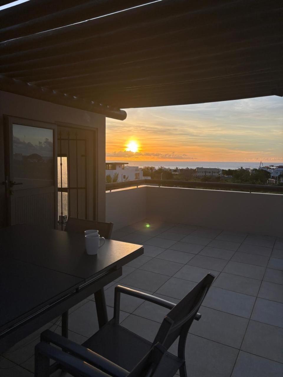 Stunning 3-Bedroom Apartment With Private Rooftop Terrace & Gorgeous Pool Flic-en-Flacq Exteriér fotografie